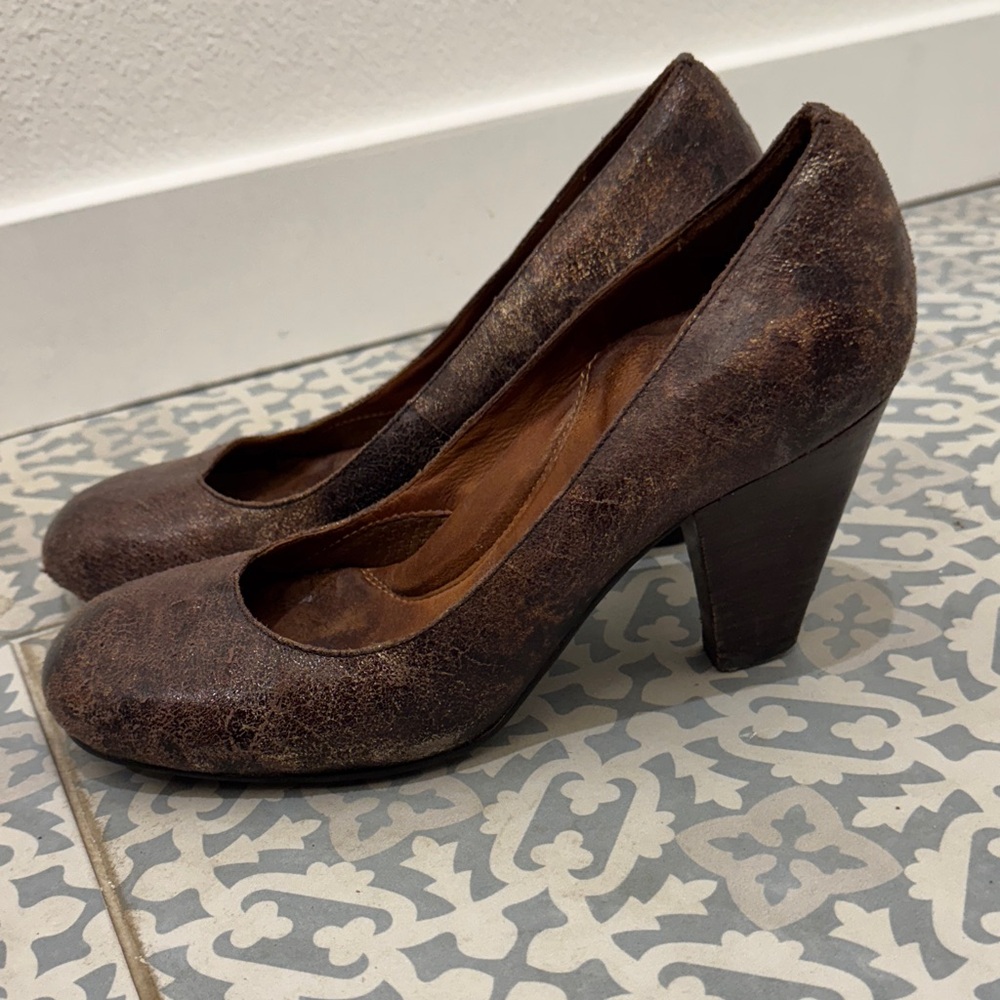 Gentle Souls by Kenneth Cole burnished copper Leather Heels